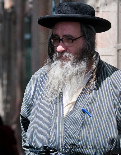 20100409_114027 D300 (1).jpg - Man,  Mea Shearim